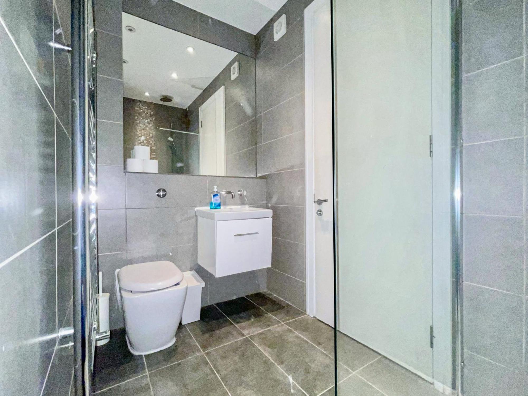 Sleek 3-bedroom Flat With Lift & Wi-fi In Southwark, Borough Near The Shard Apartamento Londres