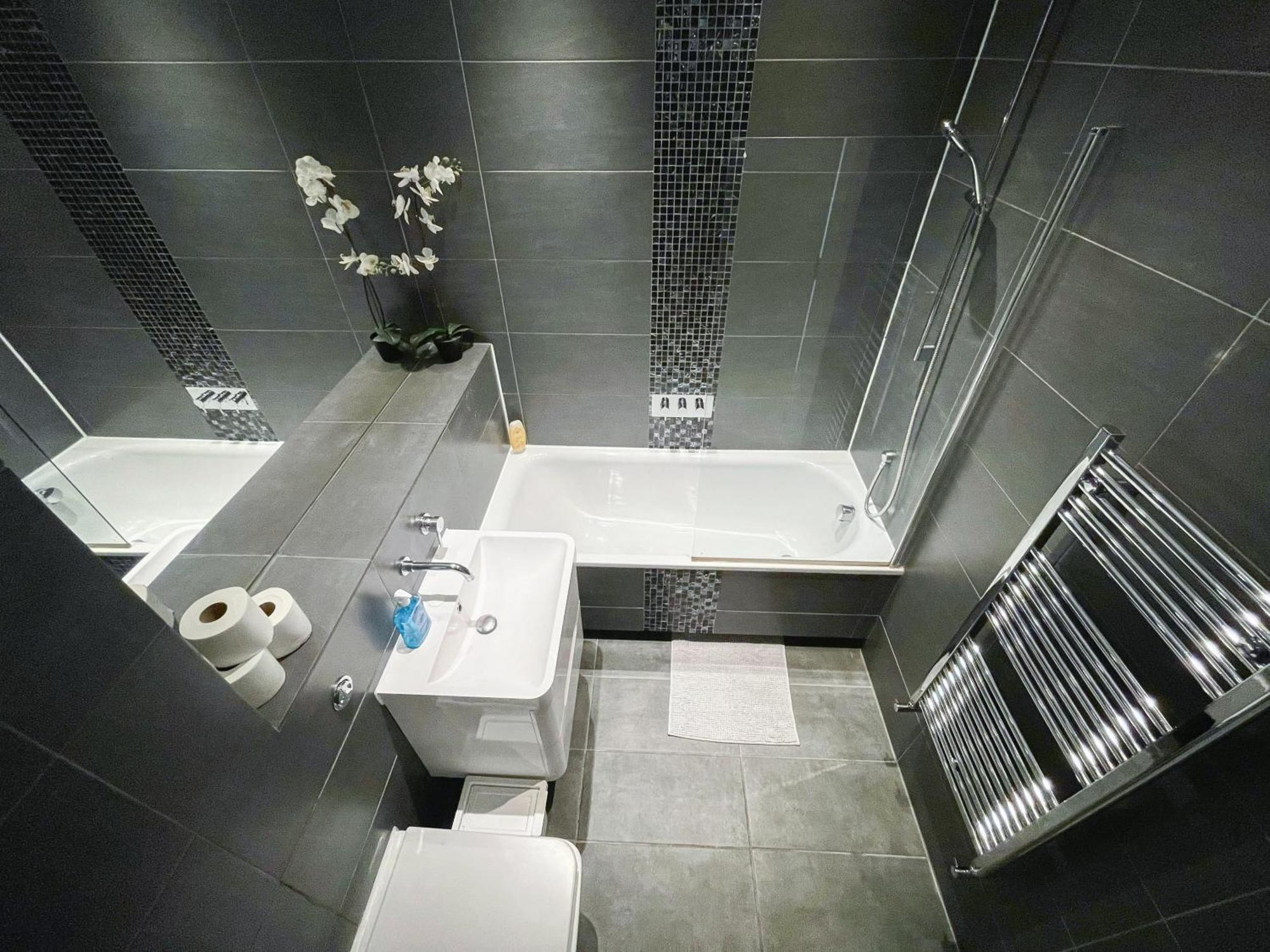 Sleek 3-bedroom Flat With Lift & Wi-fi In Southwark, Borough Near The Shard Londres