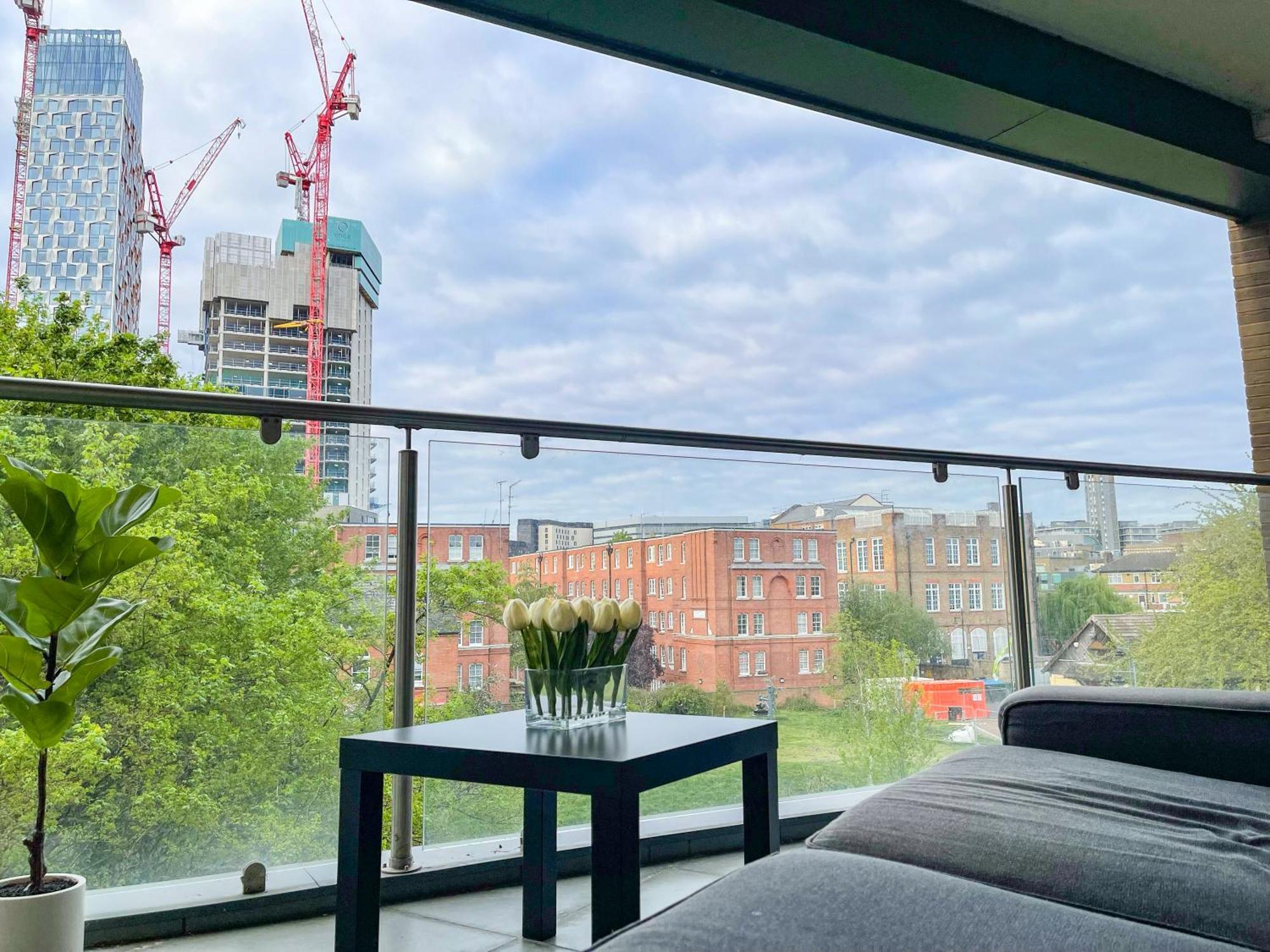 Sleek 3-bedroom Flat With Lift & Wi-fi In Southwark, Borough Near The Shard